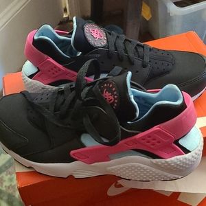 BN Women Nike Air Huarache